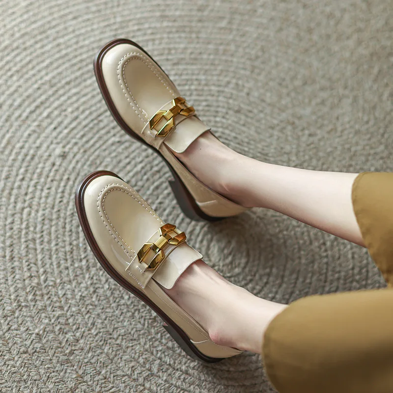 Японская корейская мода, металлическая пряжка, круглый носок, низкие каблуки, Полностью кожаные сандалии из воловьей кожи, Лоферы, Женская обувь Изображение 3