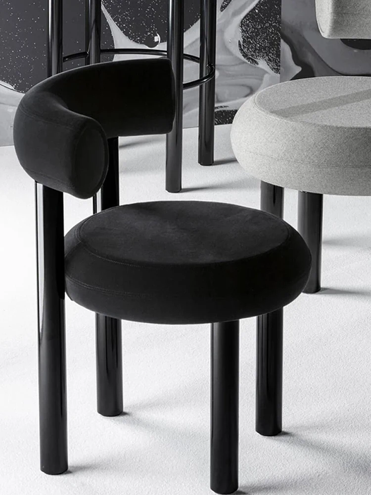 Скандинавский дизайнерский домашний обеденный стул, Бархатный офисный стул, смелый стул, современный табурет для макияжа Изображение 1