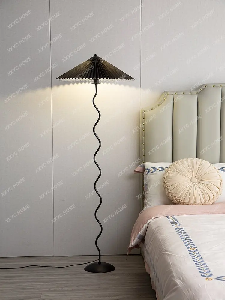 Плиссированный торшер в японском стиле, Прикроватный светильник для спальни, Рабочий диван, Индивидуальность, Новизна декора комнаты Изображение 1