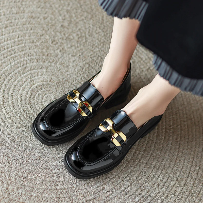 Японская корейская мода, металлическая пряжка, круглый носок, низкие каблуки, Полностью кожаные сандалии из воловьей кожи, Лоферы, Женская обувь Изображение 2
