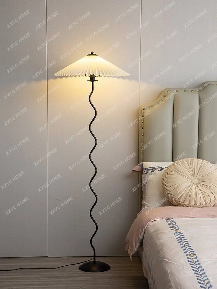 Плиссированный торшер в японском стиле, Прикроватный светильник для спальни, Рабочий диван, Индивидуальность, Новизна декора комнаты Изображение 3